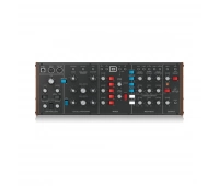 Аналоговый монофонический синтезатор Behringer MODEL D