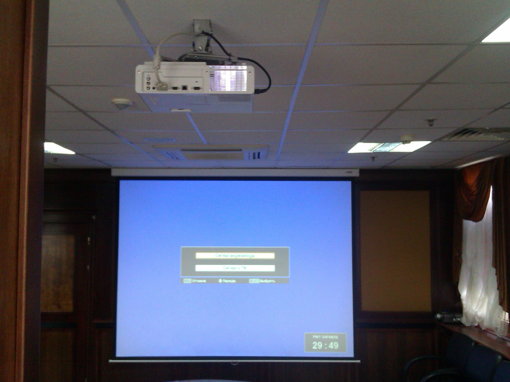 Установка видео оборудования в комнате переговоров