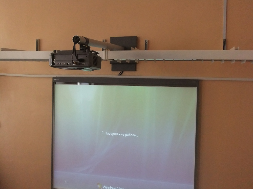 Установка интерактивной доски в школьном классе