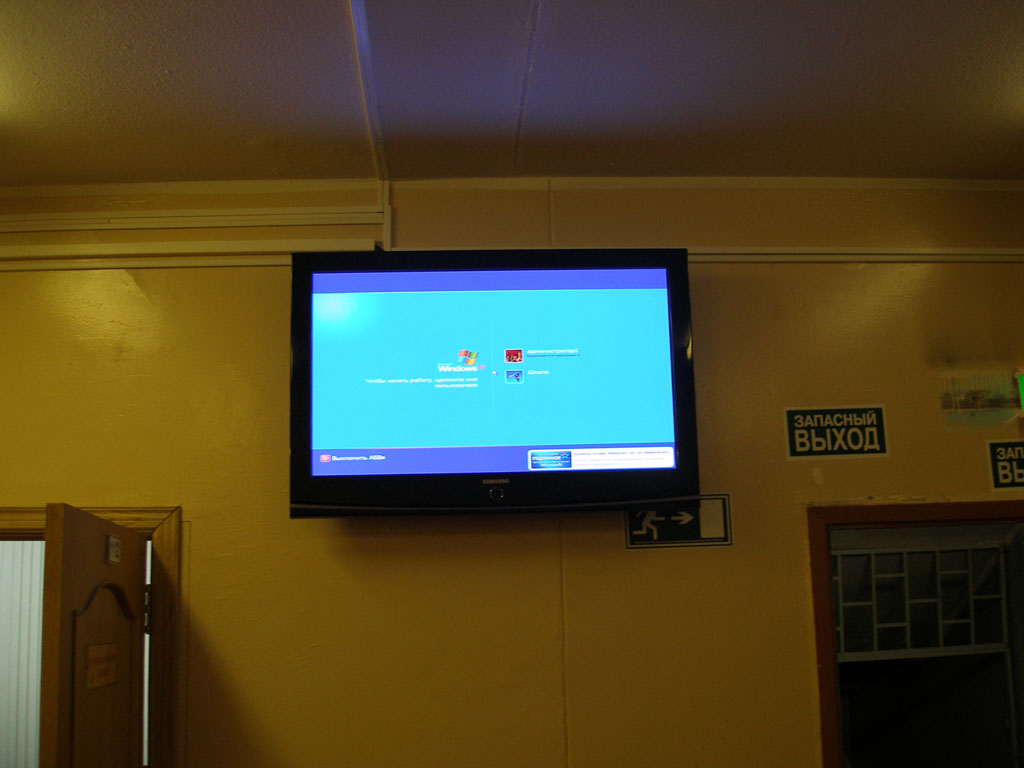 Установка LCD телевизора, для показа расписания и важной информации  в холле. 