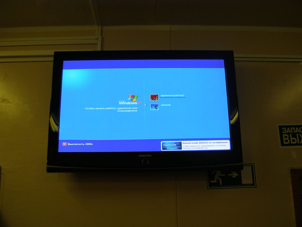 Установка LCD телевизора, для показа расписания и важной информации  в холле. 