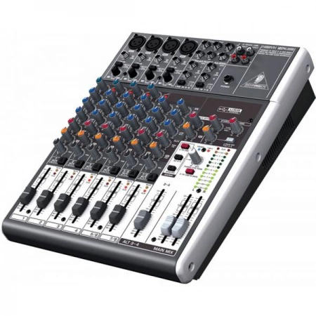 Изображение 1 (Малошумящий микшерный пульт премиум-класса Behringer 1204USB)