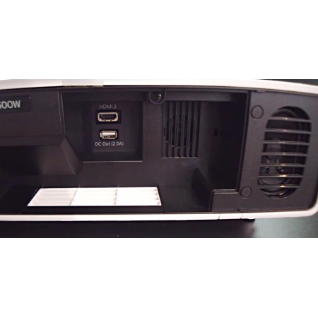 Изображение 2 (Ультракороткофокусный проектор Epson EH-LS500B)