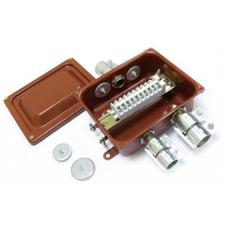 Коробка клеммная металлическая с муфтами ТР для трубной электропроводки ЗЭТА ККМТ-10 У3 IP31 (zeta30370)