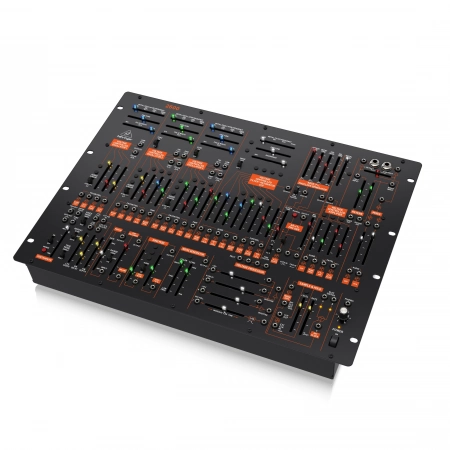 Изображение 3 (Полумодульный рековый синтезатор Behringer 2600)